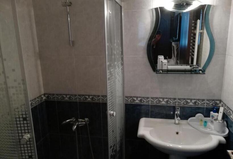 اتاق لوکس, Leon