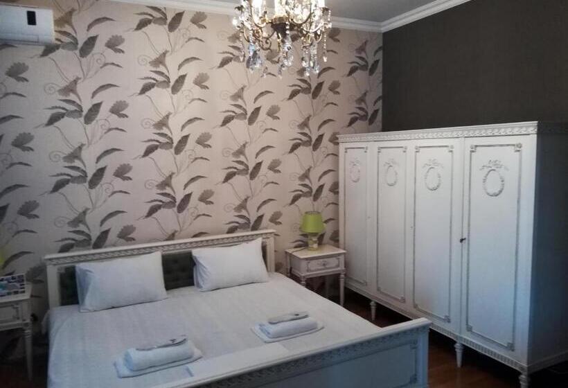 اتاق لوکس, Leon