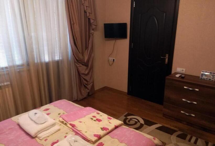 اتاق لوکس, Leon