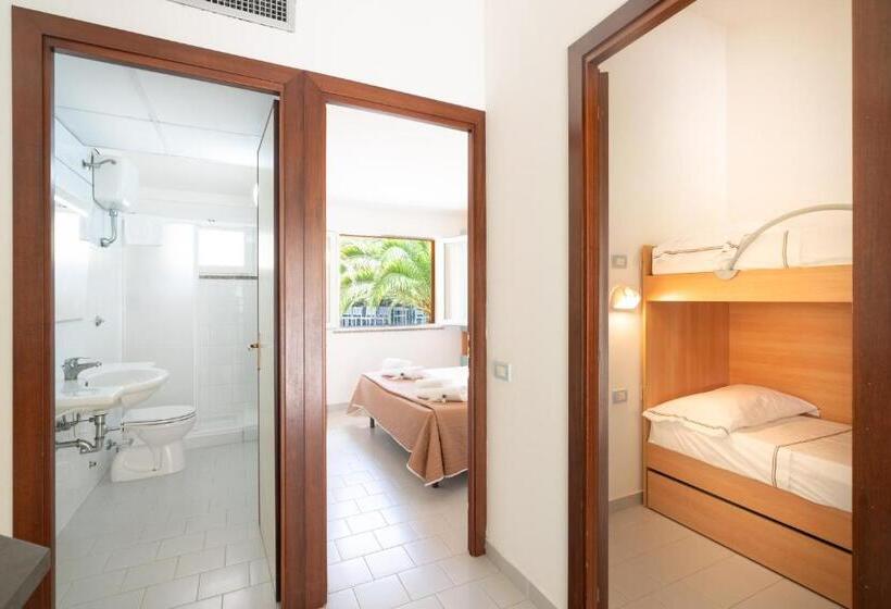 Семейное Бунгало, Golfo Di Maremma Village