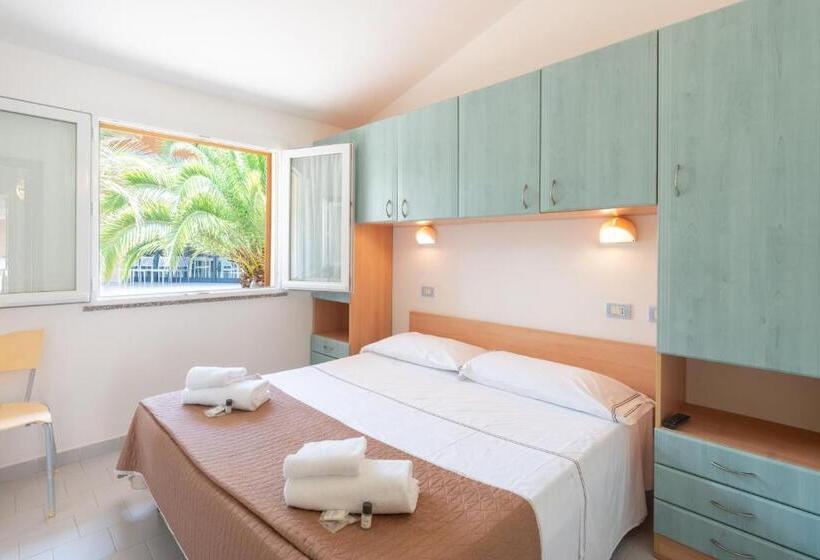 Семейное Бунгало, Golfo Di Maremma Village