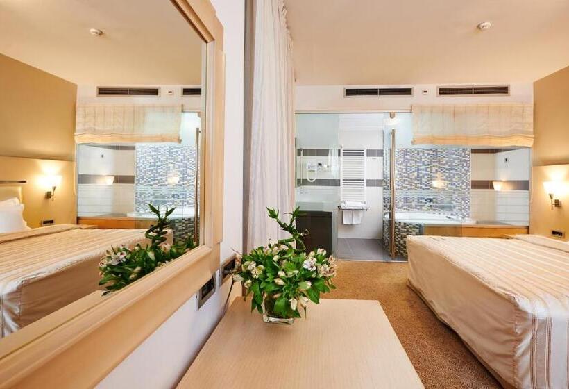 سوییت سوپریور, In Hotel Beograd