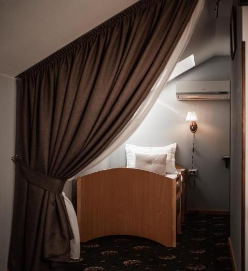 جناح جونيور عائلى, Ekaterinoslav