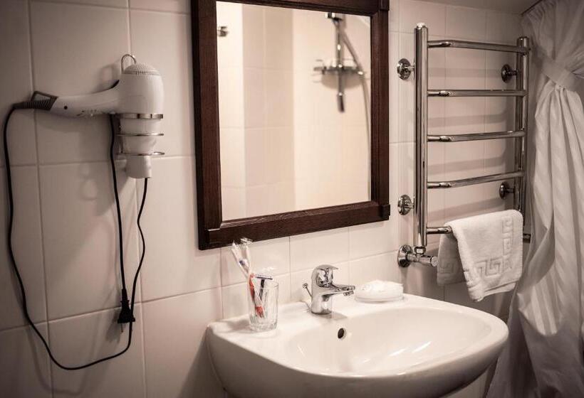 جناح جونيور عائلى, Ekaterinoslav