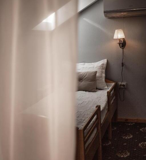 جناح جونيور عائلى, Ekaterinoslav