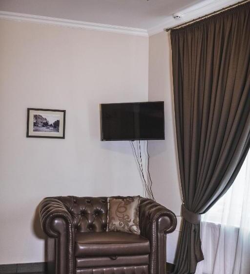 جناح جونيور عائلى, Ekaterinoslav