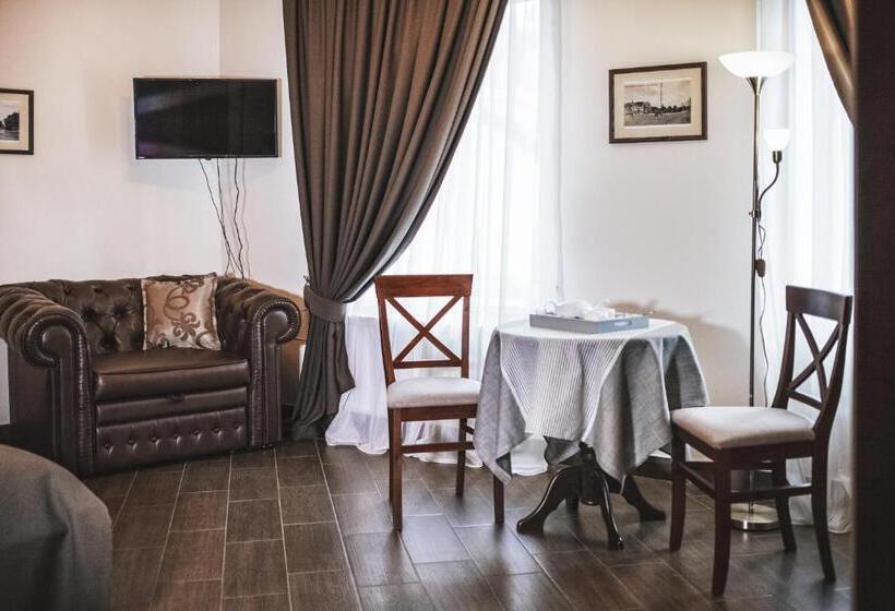 جناح جونيور عائلى, Ekaterinoslav