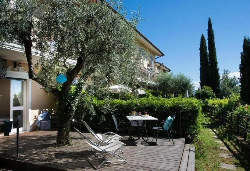 1 Bedroom Apartment Lake View, Park Residence Il Gabbiano