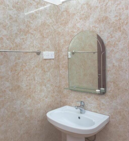 Номер Стандарт Трехместный, Roylanka Inn