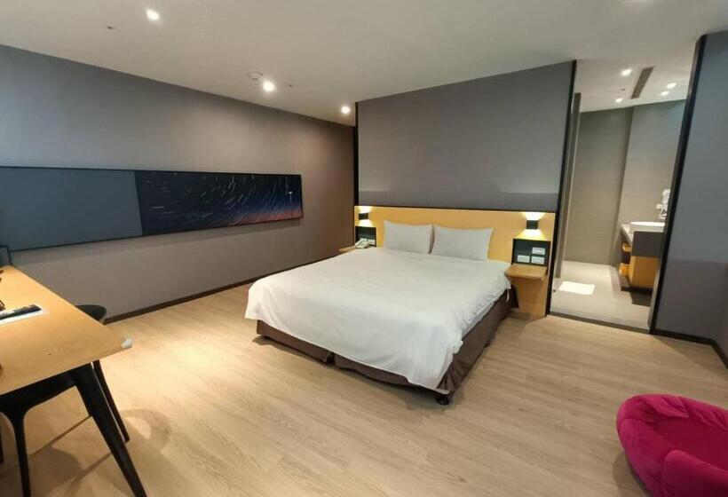 اتاق لوکس, Walker Taoyuan