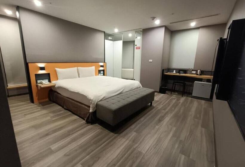 اتاق لوکس, Walker  Taoyuan