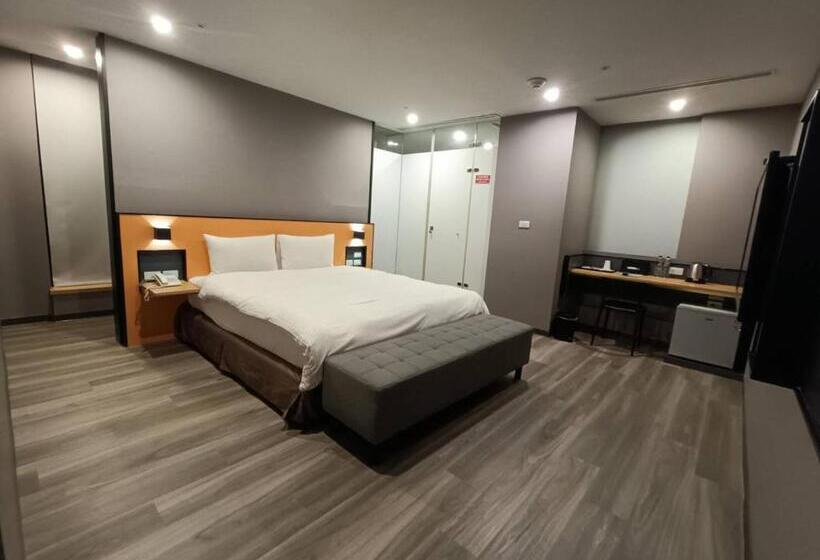 اتاق لوکس, Walker Taoyuan