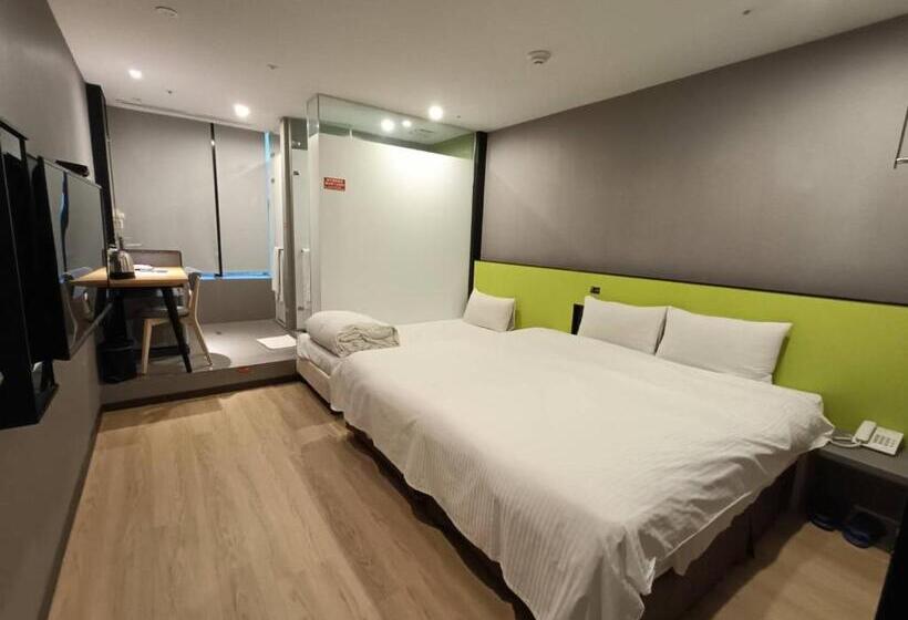 اتاق استاندارد سه نفره, Walker Taoyuan