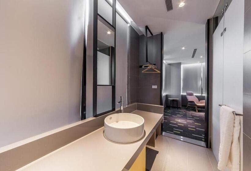 اتاق لوکس, Walker Taoyuan