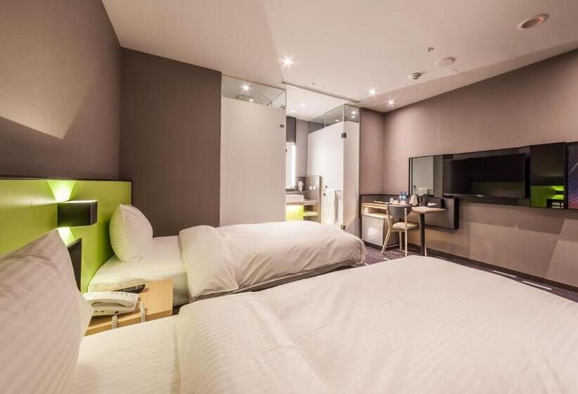 اتاق استاندارد سه نفره, Walker Taoyuan