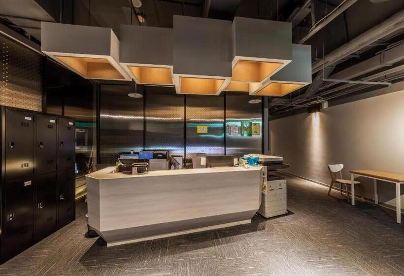 اتاق استاندارد سه نفره, Walker Taoyuan