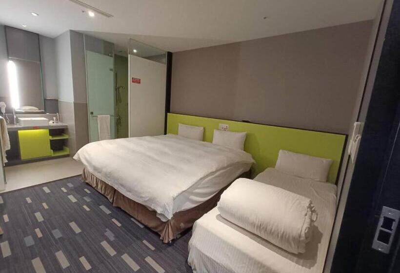 اتاق استاندارد سه نفره, Walker Taoyuan