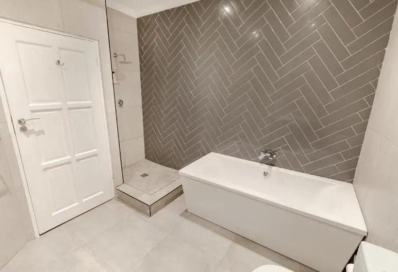 اتاق استاندارد با تخت بزرگ, Essenwood House