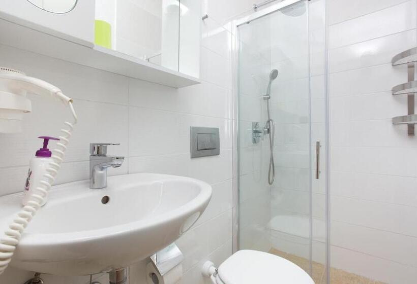 اتاق استاندارد با بالکن و چشمانداز دریا, Rooms Vinka Tudor