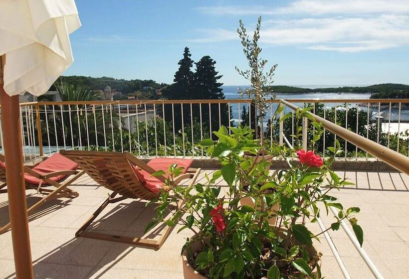 اتاق استاندارد با بالکن و چشمانداز دریا, Rooms Vinka Tudor