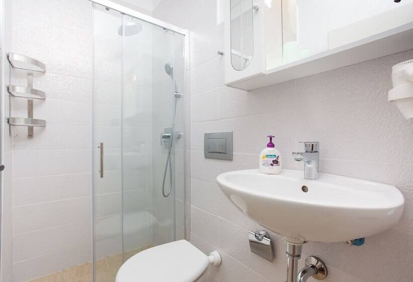 اتاق استاندارد با بالکن و چشمانداز دریا, Rooms Vinka Tudor