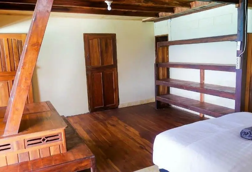 ファミリールーム, Phinisi Hostel Bira