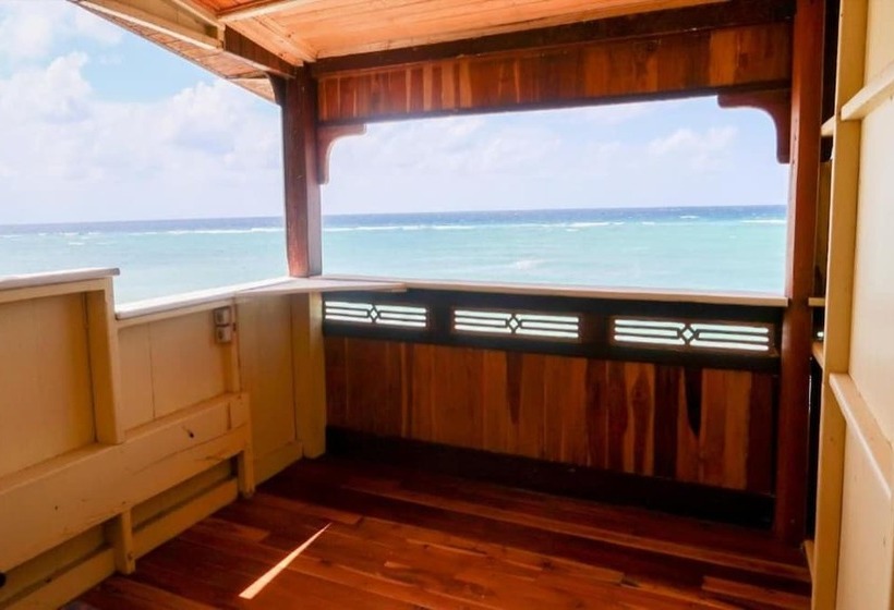 家庭间, Phinisi Hostel Bira