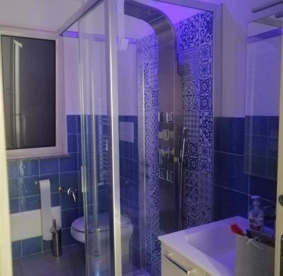 اتاق استاندارد با بالکن و چشم‌انداز دریا, Il Corallo Azzurro