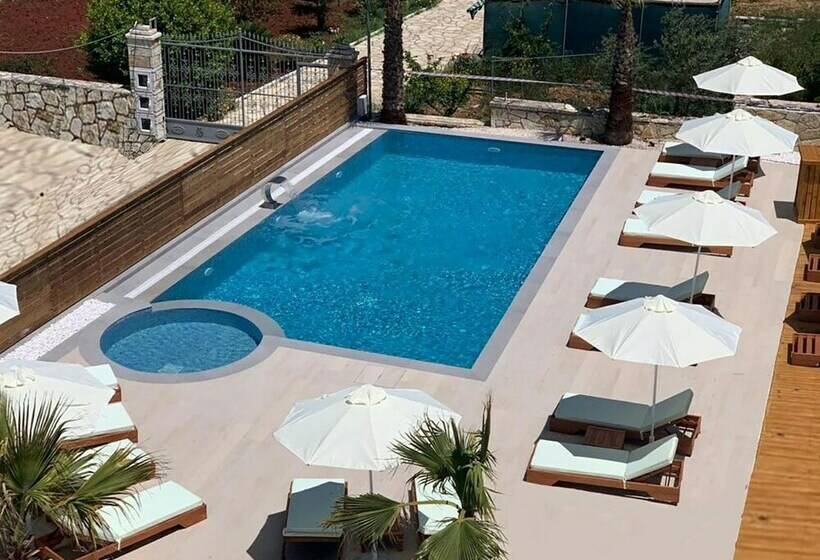 חדר דלוקס לשלושה, Blue Water Hotel Ksamil