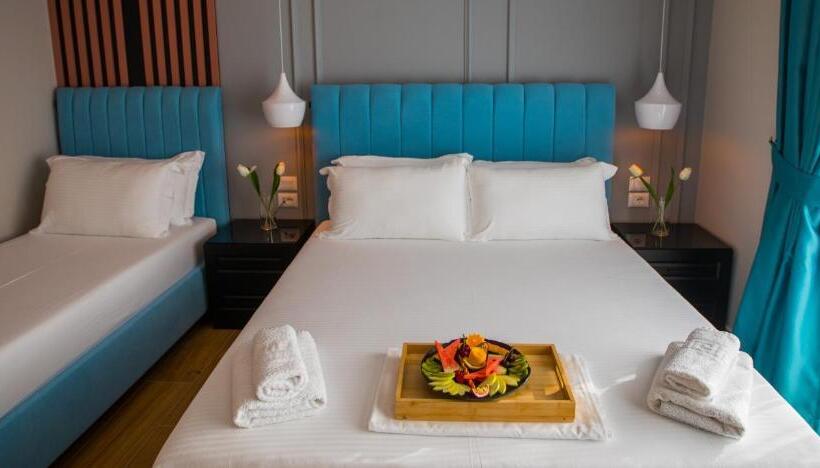 חדר דלוקס לשלושה, Blue Water Hotel Ksamil