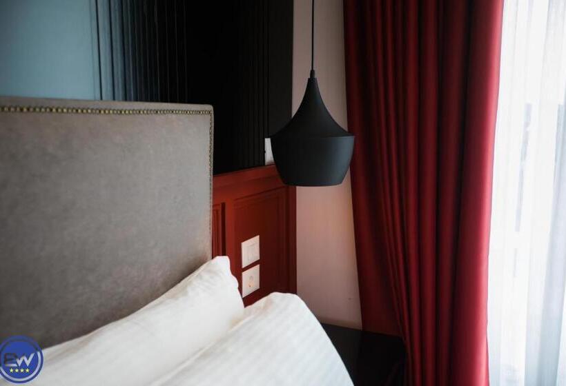 חדר דלוקס לשלושה, Blue Water Hotel Ksamil