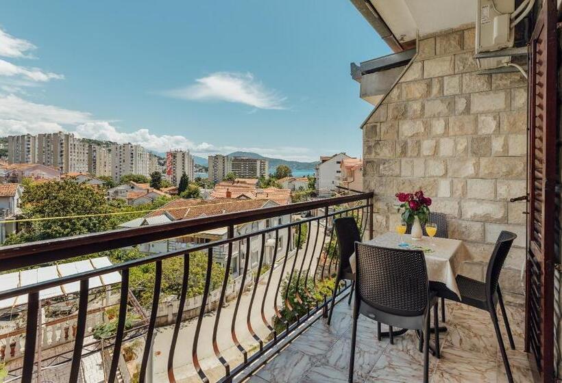 Triple Room Sea View, Apartments Bonaca Igalo