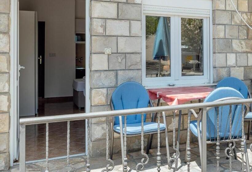 استودیوی استاندارد, Apartments Bonaca Igalo