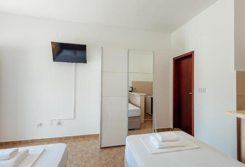 استودیوی استاندارد, Apartments Bonaca Igalo