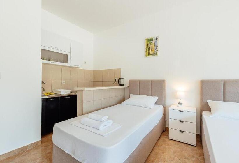 استودیوی استاندارد, Apartments Bonaca Igalo