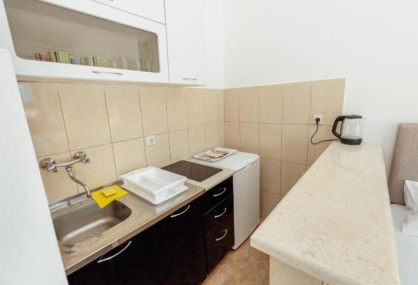 استودیوی استاندارد, Apartments Bonaca Igalo