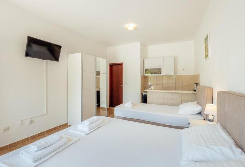 استودیوی استاندارد, Apartments Bonaca Igalo