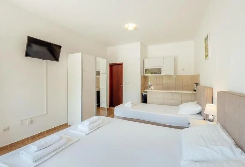 استودیوی استاندارد, Apartments Bonaca Igalo