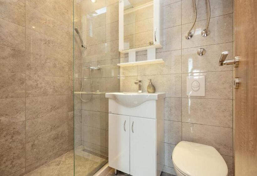 استودیوی استاندارد, Apartments Bonaca Igalo