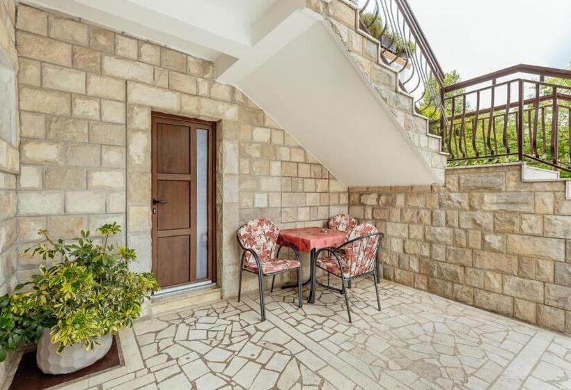استودیوی استاندارد, Apartments Bonaca Igalo