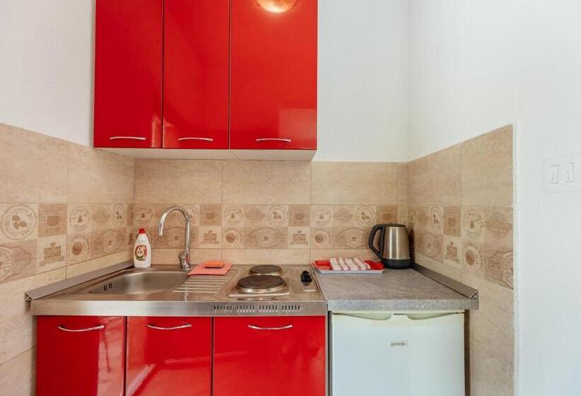 استودیوی استاندارد, Apartments Bonaca Igalo