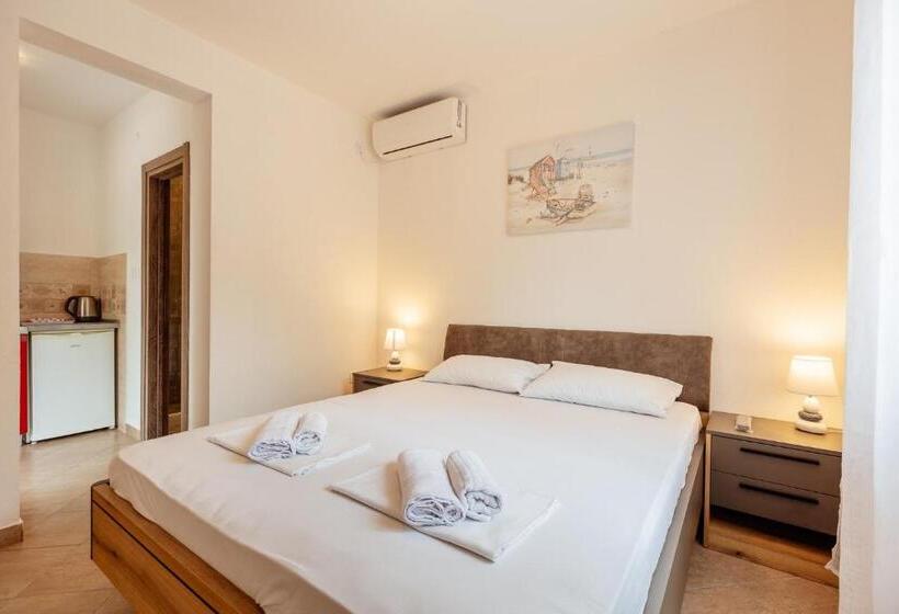 استودیوی استاندارد, Apartments Bonaca Igalo