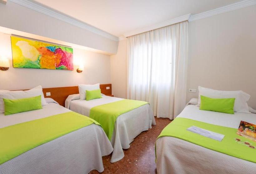 Habitación Triple Estándar, Romerito