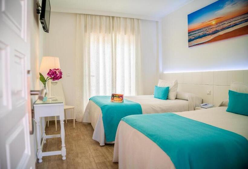 اتاق استاندارد با تراس, Romerito