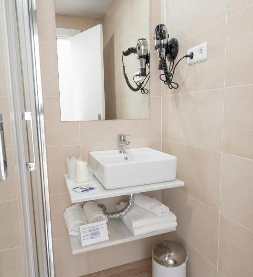 Habitación Familiar Deluxe, Romerito