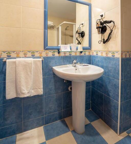 Habitación Cuádruple Estándar, Romerito