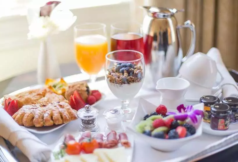 سوئیت پریمیوم, French Quarter Inn