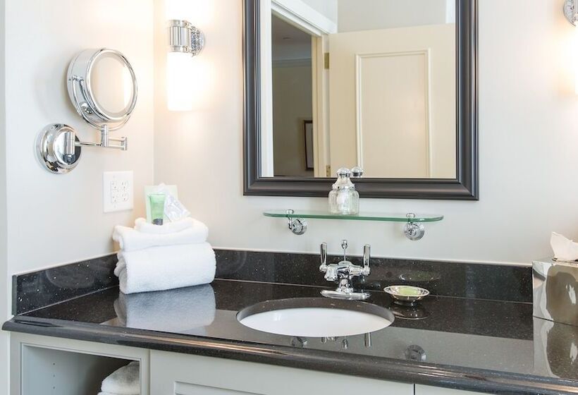 デラックススイート, French Quarter Inn