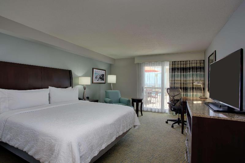 חדר סטנדרט עם מיטת קינג, Hilton Garden Inn Daytona Beach Oceanfront