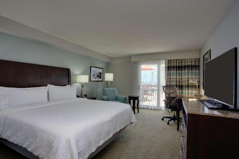 חדר סטנדרט עם מיטת קינג, Hilton Garden Inn Daytona Beach Oceanfront